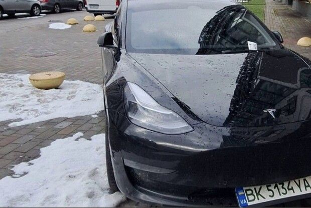 У Луцьку зухвалий водій облаштував собі «власну» парковку