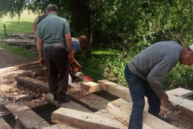 Волиняни власноруч відремонтували поромні переправи через Стир