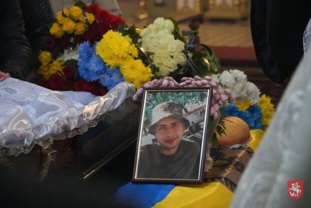 Без тата залишився маленький син: на Волині провели в останню путь 23-річного Героя