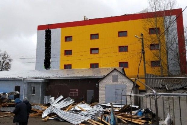 Від пориву вітру в магазині на Житомирщині зірвало дах - загинула жінка