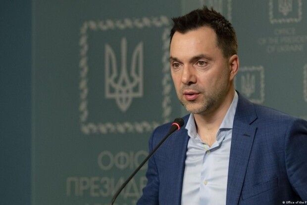 «Тут же написав заяву»: з ким Арестович розмовляв перед відставкою