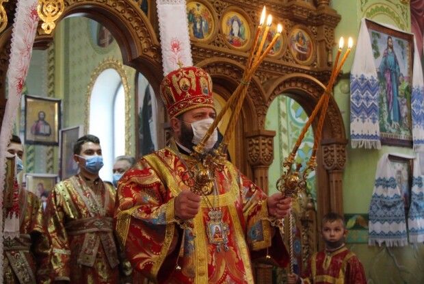 На Параскеви-П'ятниці митрополит Луцький і Волинський Михаїл празникував у Чарукові (Фото)