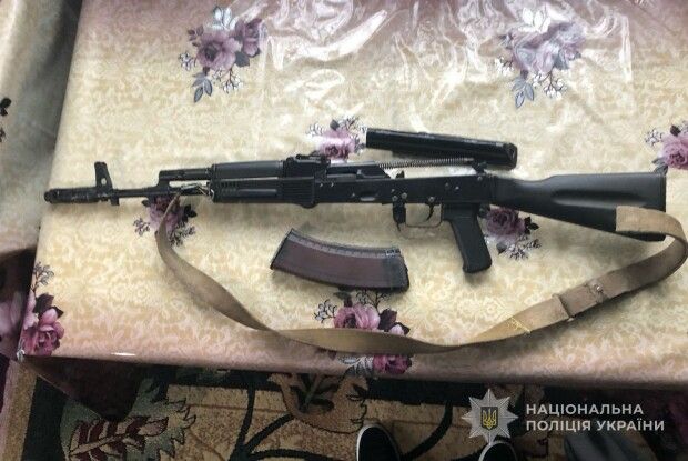 Поліцейські вилучили у волинянина автомат і боєприпаси
