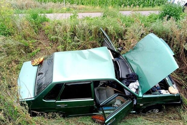 На Волині патрульні виявили в кюветі … автомобіль