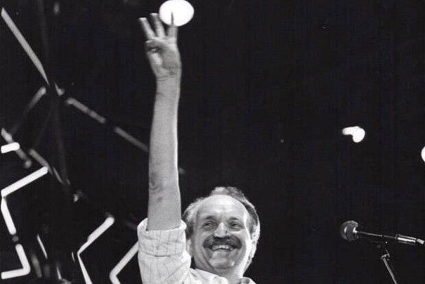 Порошенко у соцмережах поширив відому світлину з Чорноволом і хештег #ТризубНезалежності