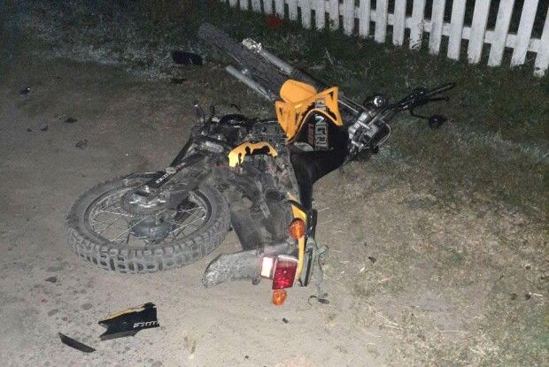 Глупої ночі на Рівненщині не розминулися два мотоцикли: 15-літній хлопець загинув на місці, ще двоє юнаків перебувають у реанімації без свідомості