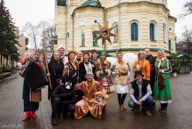 Рівняни наколядували понад 20 тисяч і віддали їх на благодійність (Відео)