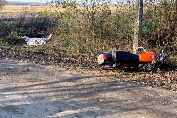 У Дубенському районі загинув неповнолітній мотоцикліст: врізався у дерево