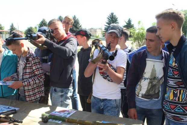 Горохівські школярі відвідали бійців 14-ї бригади (Фото)