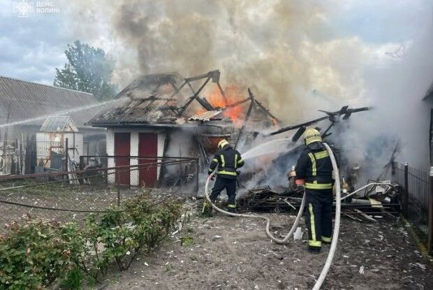 На Волині спалахнула господарська споруда
