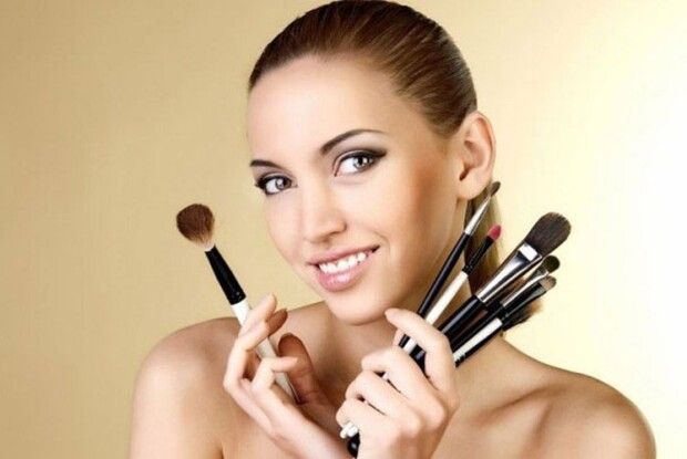 Макіяж треба вміти наносити