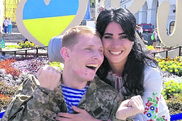 Тепер вона його і ноги, і руки, і голос…