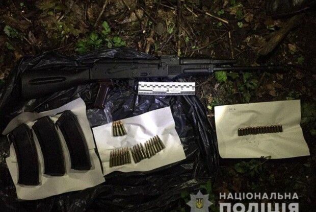 18-річний житель Донеччини повідомив поліцію про схрон із зброєю