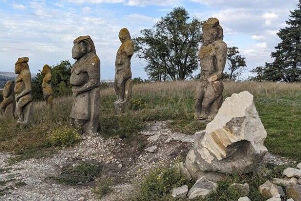 Росіяни «воюють» навіть з половцями: на Харківщині зруйнували половецьку бабу