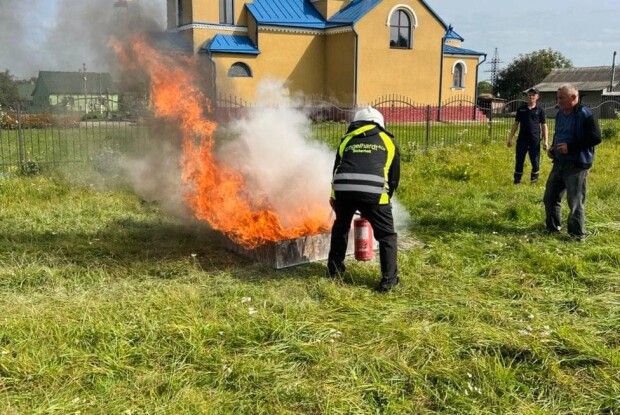 У громаді на Волині провели змагання між місцевими командами пожежників