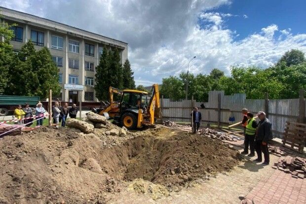 У Рівному розкопали могилу більшовика: вона виявилась порожньою 