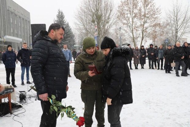 На Алеї Героїв у Камені-Каширському вручили державні нагороди рідним полеглих воїнів (Фото)