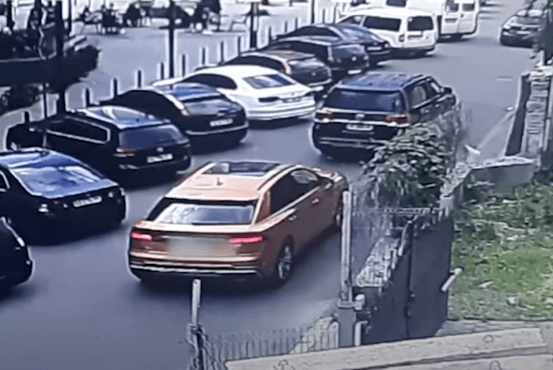 Водій і водійка покинули місце ДТП: у Луцьку зіткнулися Toyota Land Cruiser та Audi Q8 (Відео)