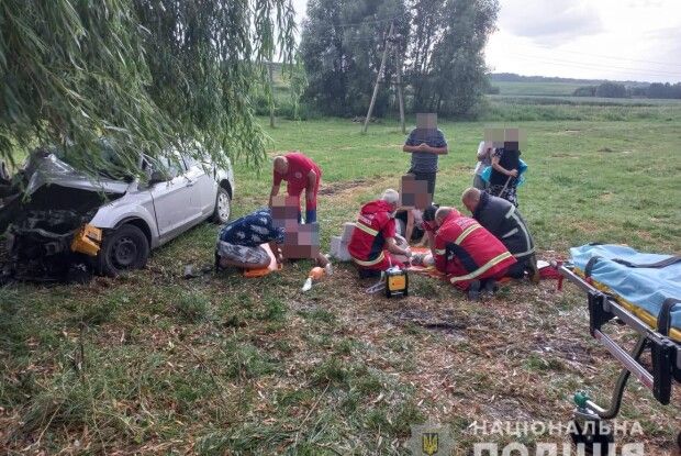 Троє загинуло, дев’ятеро травмовані: поліція повідомила деталі страшної аварії в Луцькому районі (Фото)