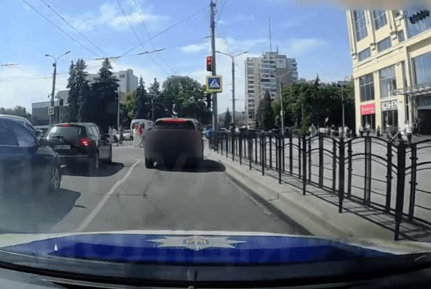 У Луцьку за кермом автівки перебував 14-річний хлопець (Відео)