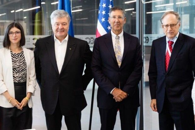 Петро Порошенко зустрівся з делегацією провідних політологічних центрів США