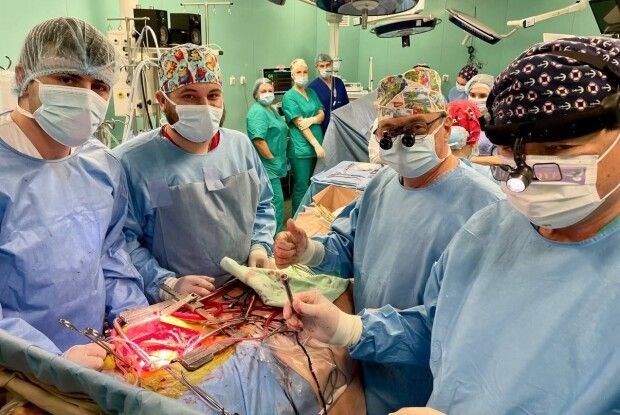 Використали магніт і... зупинили серце: українські лікарі дістали металевий уламок із серця військового