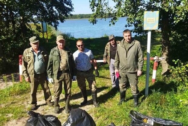 100 мішків сміття: Шацькі озера прибрали після закінчення туристичного сезону