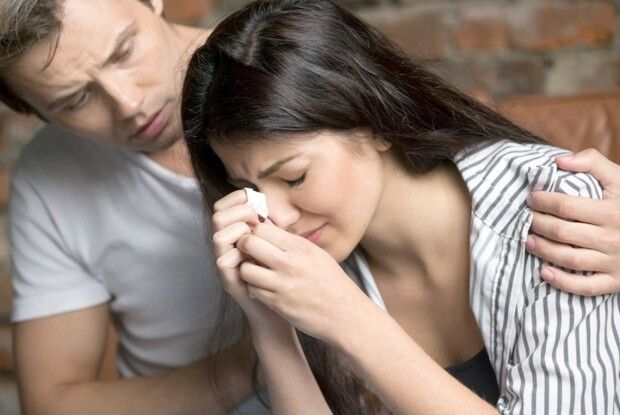 Чи болять йому твої сльози?