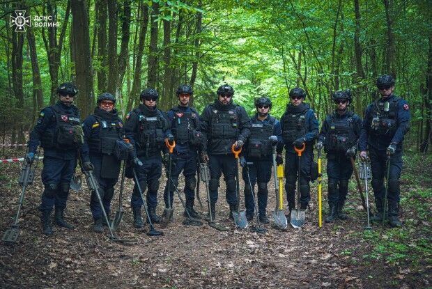 На Волині піротехніки очищають землю в історичному лісі від слідів Першої світової війни (Фото)
