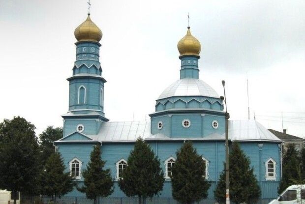 Паску освятять на подвір’ї знищеної вогнем церкви