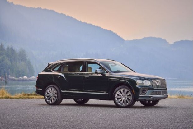 Переваги Bentley Bentayga EWB Azure в сегменті елітних автомобілів
