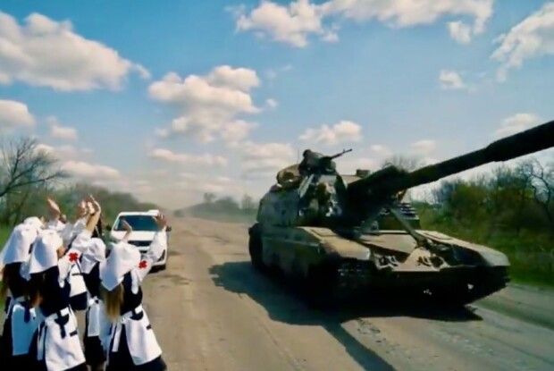 Рольові ігри пропагандистів: &laquo;Сестри перемоги&raquo; позували у костюмах медсестер біля російських танків