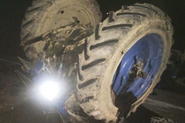 На Горохівщині перекинувся трактор