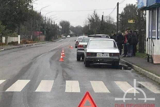 У Луцьку – потрійна ДТП: від удару BMW виїхав на тротуар (Фото)