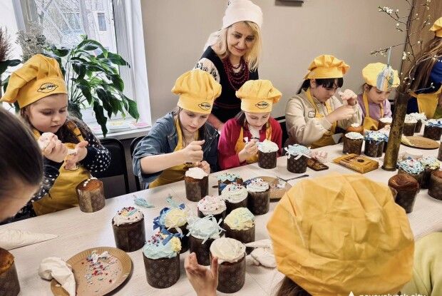 Аромат паски й тепло сердець: у місті на Волині провели акцію «Хліб єднання» (Фото)