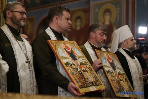 Митрополит Епіфаній освятив понад 20 тисяч ікон для українських військових