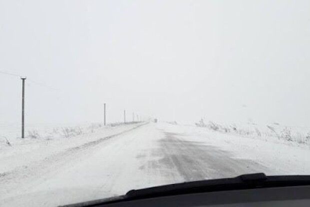 Дороги на Львів закрили для вантажівок через негоду