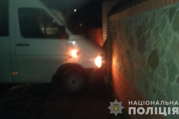 У Бистричах п'янезний відвідувач кафе викрав мікроавтобус власниці закладу