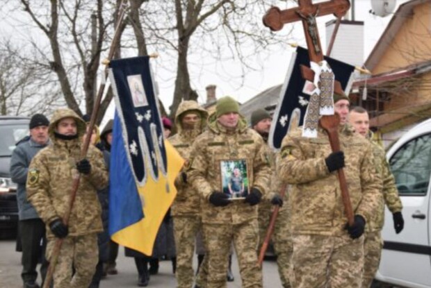 Залишилася 9-річна донька: на Рівненщині попрощалися з добровольцем, який раптово пішов з життя (Фото)