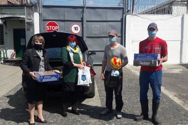 У Ковелі представники місцевої влади передали вихованцям колонії подарунки до свята