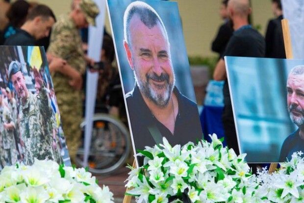 У нього боліло серце за Україну, маємо продовжити його справу – Порошенко із побратимами вшанували пам’ять Гліба Бабіча