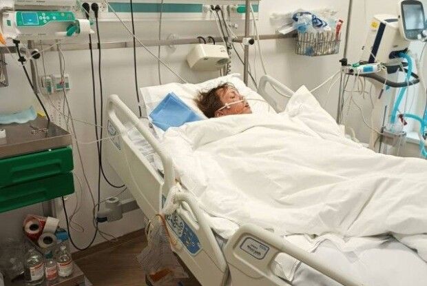 Син буде донором: мамі військового з Луцька трансплантують печінку. Потрібна допомога (Фото)