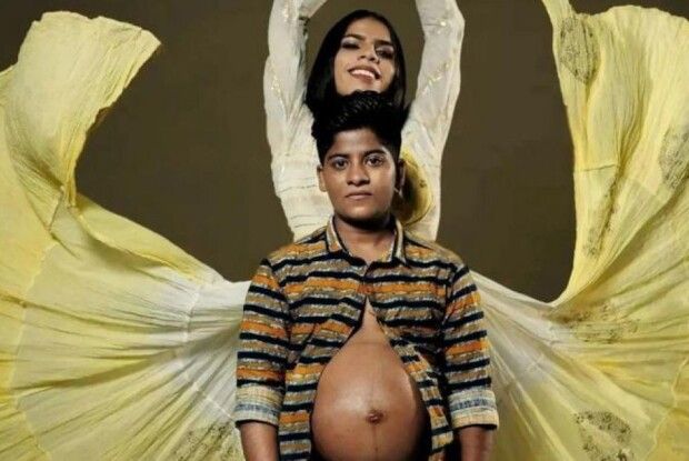 Чоловік народив немовля: пару привітали «сльозами радості»