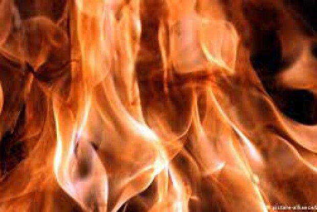 На Волині спалахнув автомобіль - ледь не згорів будинок