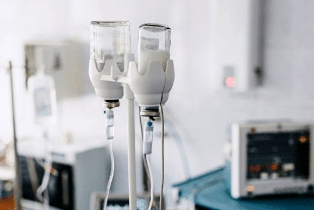 Дівчина, яка у Луцьку випала із 7 поверху, вийшла з коми