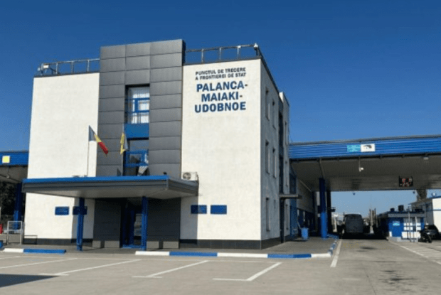 На кордоні України та Молдови снаряд влучив в автобус