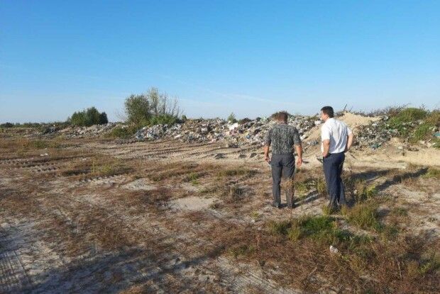 У селі на Волині мешканці сортують пластик і скло, які потім здають