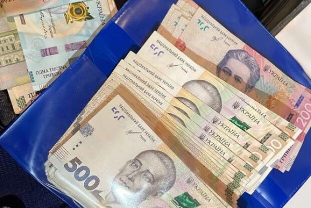 Чоловіки платили по 3000 доларів, щоб виїхати за кордон: двом волинянам повідомили про підозру (Фото)