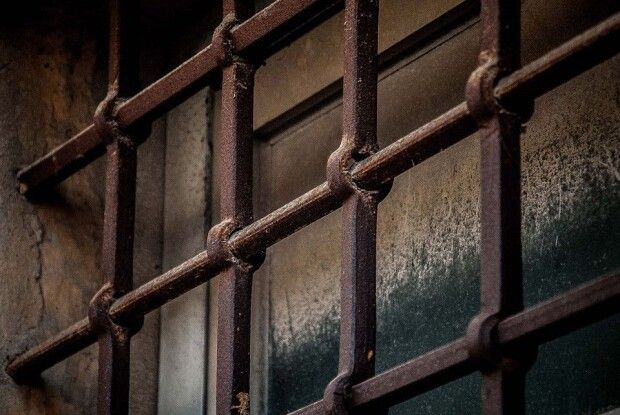 За систематичне ґвалтування власних доньок закарпатцю загрожує довічне ув'язнення