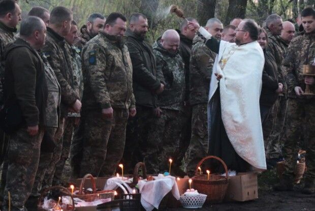 Воїни волинської 14-ї механізованої бригади показали, як святкують Великдень на фронті (Фото)
